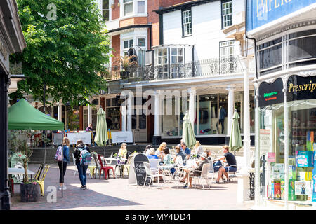 Restaurant im Freien, die Dachpfannen, Royal Tunbridge Wells, Kent, England, Vereinigtes Königreich Stockfoto