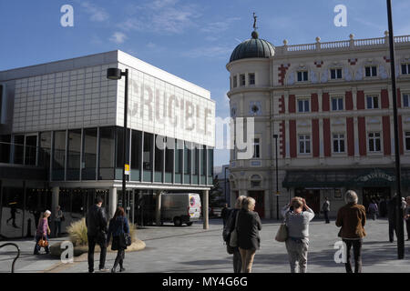 Das Crucible Theater und Lyceum Theater am Tudor Square Sheffield Stadtzentrum England Großbritannien Open Space Stockfoto