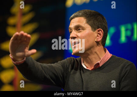 David Miliband sprechen auf der Bühne Hay Festival 2018 Hay-on-Wye Powys Wales UK Stockfoto