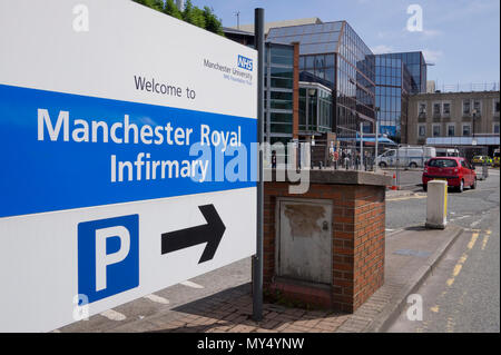 Schilder an den Eingang von Manchester Royal Infirmary (MRT). Stockfoto