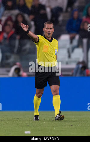 Vladislav Bezborodov Schiedsrichter während der internationalen Freundschaftsspiel zwischen Italien 1-1 Niederlande bei der Allianz Stadion am Juni 04, 2018 in Turin, Italien. Credit: Maurizio Borsari/LBA/Alamy leben Nachrichten Stockfoto