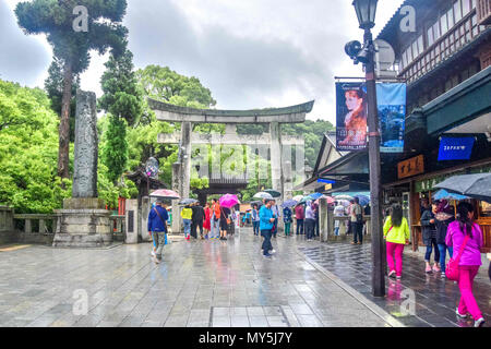 Fukuoka, Fukuoka, China. 6. Juni, 2018. Dazaifu Tenman-gÃ…Â" ist ein Shintō-Schrein in Dazaifu in der Präfektur Fukuoka, Japan. Es ist über das Grab von Sugawara no Michizane (845Ã¢â'¬ 903) erbaut und ist eines der wichtigsten Heiligtümer zu Tenjin, vergöttert Form der Michizane gewidmet. Credit: SIPA Asien/ZUMA Draht/Alamy leben Nachrichten Stockfoto