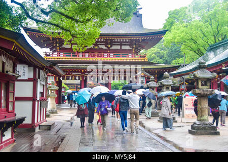Fukuoka, Fukuoka, China. 6. Juni, 2018. Dazaifu Tenman-gÃ…Â" ist ein Shintō-Schrein in Dazaifu in der Präfektur Fukuoka, Japan. Es ist über das Grab von Sugawara no Michizane (845Ã¢â'¬ 903) erbaut und ist eines der wichtigsten Heiligtümer zu Tenjin, vergöttert Form der Michizane gewidmet. Credit: SIPA Asien/ZUMA Draht/Alamy leben Nachrichten Stockfoto