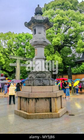 Fukuoka, Fukuoka, China. 6. Juni, 2018. Dazaifu Tenman-gÃ…Â" ist ein Shintō-Schrein in Dazaifu in der Präfektur Fukuoka, Japan. Es ist über das Grab von Sugawara no Michizane (845Ã¢â'¬ 903) erbaut und ist eines der wichtigsten Heiligtümer zu Tenjin, vergöttert Form der Michizane gewidmet. Credit: SIPA Asien/ZUMA Draht/Alamy leben Nachrichten Stockfoto