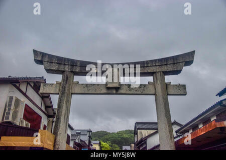 Fukuoka, Fukuoka, China. 6. Juni, 2018. Dazaifu Tenman-gÃ…Â" ist ein Shintō-Schrein in Dazaifu in der Präfektur Fukuoka, Japan. Es ist über das Grab von Sugawara no Michizane (845Ã¢â'¬ 903) erbaut und ist eines der wichtigsten Heiligtümer zu Tenjin, vergöttert Form der Michizane gewidmet. Credit: SIPA Asien/ZUMA Draht/Alamy leben Nachrichten Stockfoto