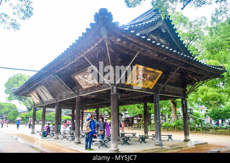 Fukuoka, Fukuoka, China. 6. Juni, 2018. Dazaifu Tenman-gÃ…Â" ist ein Shintō-Schrein in Dazaifu in der Präfektur Fukuoka, Japan. Es ist über das Grab von Sugawara no Michizane (845Ã¢â'¬ 903) erbaut und ist eines der wichtigsten Heiligtümer zu Tenjin, vergöttert Form der Michizane gewidmet. Credit: SIPA Asien/ZUMA Draht/Alamy leben Nachrichten Stockfoto