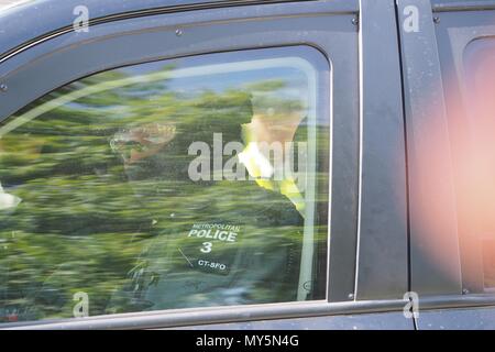 London, UK, 6. Juni 2018.Netanyahu Konvoi kommt an Downing St. Credit: Brian Minkoff/Alamy leben Nachrichten Stockfoto