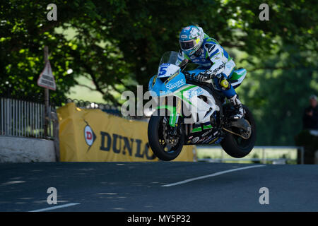 Dean Harrison auf der letzten Runde zu gewinnen Supersport Rennen zwei, 04.06.2018, TT Tribüne, von der Insel Man, UK; TT Raceday, Stockfoto