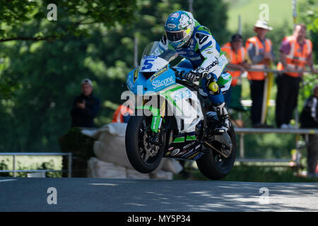 Dean Harrison auf der letzten Runde zu gewinnen Supersport Rennen zwei, 04.06.2018, TT Tribüne, von der Insel Man, UK; TT Raceday, Stockfoto