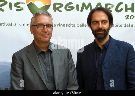 Rom, Italien. 6. Juni, 2018. Rom Italien monumentalen Komplex von San Salvatore in Lauro, 06. Juni 2018 - Fotoshooting Risorgi Marche Neri Marcorè und Luca Ceriscioli Präsident der Region Marche Credit: Giuseppe Andidero/Alamy leben Nachrichten Stockfoto