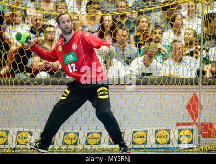 06 Juni 2018, Deutschland, München: Handball, Männer, Länderspiel Deutschland vs Norwegen in der Olympiahalle. Norwegens Torhüter Silvio Heinevetter das Werfen der Kugel. Foto: Matthias Balk/dpa Stockfoto