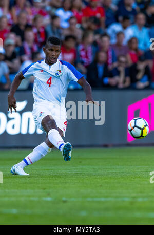 Ullevaal Stadion, Oslo, Norwegen. 6. Juni, 2018. Internationaler Fußball-freundlich, Norwegen gegen Panama; Fidel Escobar von Panama Kreuze in die Norwegische box Credit: Aktion plus Sport/Alamy leben Nachrichten Stockfoto