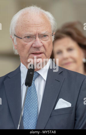 Stockholm, Schweden. 6. Juni, 2018. Schwedische Nationalfeiertag mit König Carl XVI. und Königin Silvia an der cermony Eröffnung Stockholmer Schloss für die Öffentlichkeit. Quelle: Stefan Holm/Alamy leben Nachrichten Stockfoto