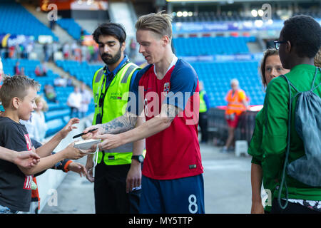 Ullevaal Stadion, Oslo, Norwegen. 6. Juni, 2018. Internationaler Fußball-freundlich, Norwegen gegen Panama; Stefan Johansen Norwegen Autogramme Credit: Aktion plus Sport/Alamy leben Nachrichten Stockfoto