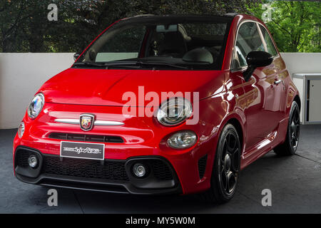 Torino, Italien. 6. Juni 2018. Eine rote Abarth 595 Pista. 2018 Edition von Parco Valentino Auto show hosts Autos vieler Automobilhersteller und Konstrukteure in Valentino Park in Turin, Italien. Credit: Marco Destefanis/Alamy leben Nachrichten Stockfoto