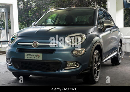 Torino, Italien. 6. Juni 2018. Ein Fiat 500 X. 2018 Edition von Parco Valentino Auto show hosts Autos vieler Automobilhersteller und Konstrukteure in Valentino Park in Turin, Italien. Credit: Marco Destefanis/Alamy leben Nachrichten Stockfoto