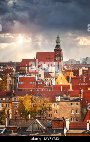 Vogelperspektive vom mathematischen Turm über Universität Wroclaw, historische Hauptstadt von Niederschlesien, Polen, Europa. Stockfoto