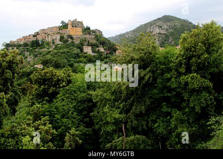 Èze ist eine französische Gemeinde im Département Alpes-Maritimes im Südosten Frankreichs, nicht weit von der Stadt von Nizza. Stockfoto