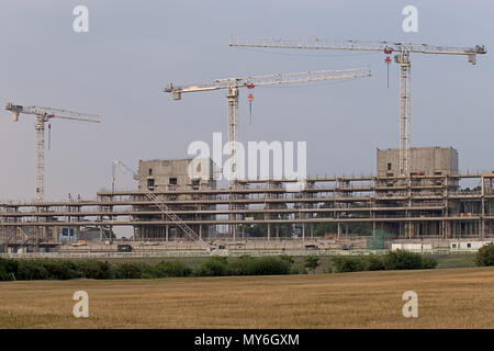 Schwere Hebezeuge & Turmdrehkrane bau Ascot Rennbahn Tribüne im Jahr 2005 Stockfoto