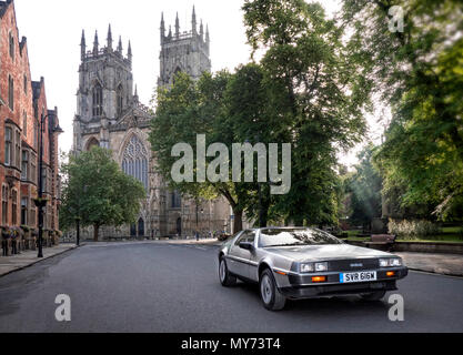 1981 DeLorean DMC-12 in der Nähe von York Minster York GROSSBRITANNIEN Stockfoto