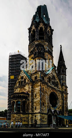 Außenansicht zu Kaiser-Wilhelm-Gedachtnis-Kirche in Berlin, Deutschland Stockfoto