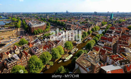 Luftbild der Altstadt von Amsterdam, Niederlande Stockfoto