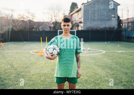 Porträt von weiblichen Fußballspieler Stockfoto