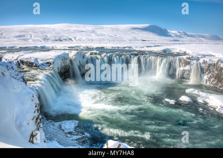 Goðafoss Wasserfall im Winter mit Schnee und Eis, nordwestlichen Region, Island Stockfoto