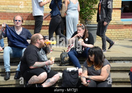 Tätowierte Menschen die Teilnahme an der Alexandra Palace Tattoo Expo 2018 London, Großbritannien Stockfoto