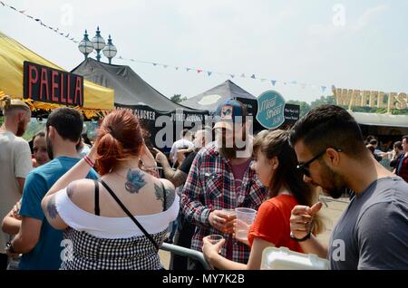 Volk und Stände, etc. An der Street Food Festival im Alexandra Palace London UK 2018 Stockfoto