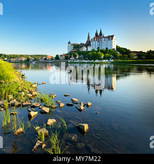 Burgberg mit Dom und Albrechtsburg ist in der Elbe, Meissen, Sachsen, Deutschland wider Stockfoto