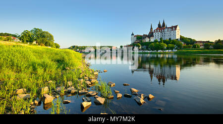 Burgberg mit Dom und Albrechtsburg ist in der Elbe, Meissen, Sachsen, Deutschland wider Stockfoto