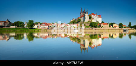 Burgberg mit Dom und Albrechtsburg ist in der Elbe, Meissen, Sachsen, Deutschland wider Stockfoto