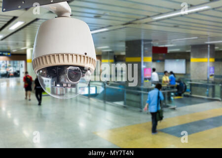 CCTV-Kamera, die in der Station Stockfoto