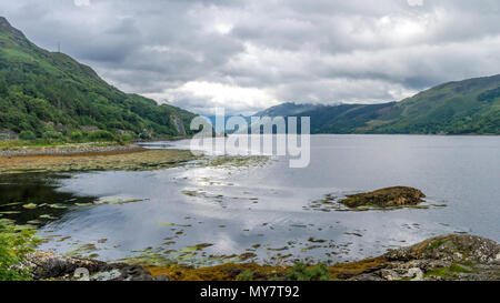 Eine Ansicht des Loch Duich aus dem Eilean Donan Castle, Schottland, Vereinigtes Königreich Stockfoto