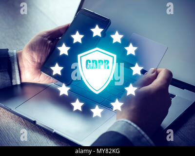 Bipr Konzept, Geschäftsleute Hand digitale Smartphone Zeichen allgemeine Datenschutzverordnung und Key Symbol, Internet-Sicherheit und Informationen priv Stockfoto