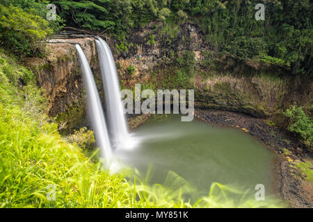 Lange Exposition von Wailua Wasserfälle in Kauai, Hawaii Stockfoto