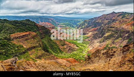 Waimea Canyon von Puu Hinahina Aussichtspunkt Stockfoto