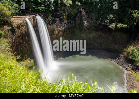 Lange Exposition von Wailua Wasserfälle in Kauai, Hawaii Stockfoto