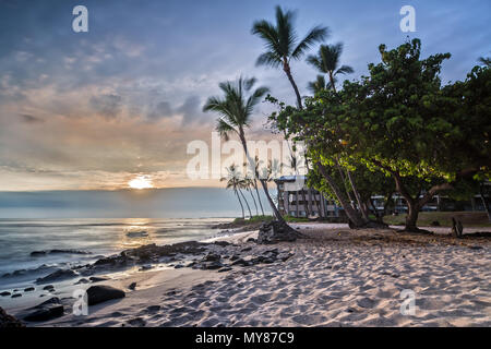 Sonnenuntergang am Strand in Big Island Honls Stockfoto