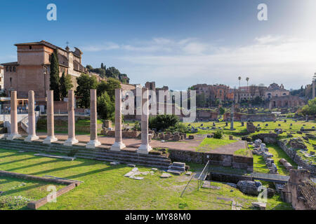 Forum Romanum bei Sonnenuntergang in Rom, Italien Stockfoto