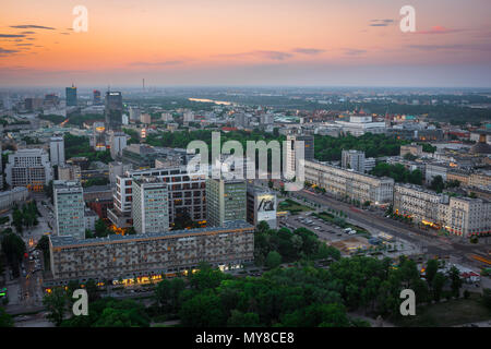 Warschau Stadtbild, Blick auf das Finanzviertel im Zentrum der Stadt Warschau bei Sonnenuntergang, Polen. Stockfoto