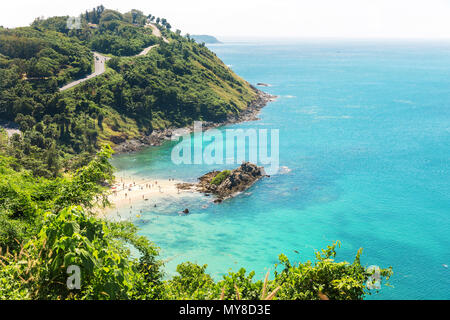 Blick auf den Strand von Yanui Berge im Rawai, Phuket Insel Stockfoto