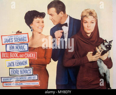 BELL BUCH UND KERZE 1958 Columbia Pictures Film mit Von links: Hermione Gingold, James Stewart, Kim Novak Stockfoto