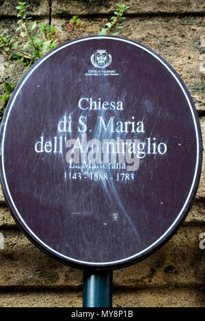 PALERMO - 10. Juni: Plakette der Kirche Santa Maria dell'Ammiraglio (auch bekannt Martorana), Palermo, Italien, Juni 10,2013. Stockfoto