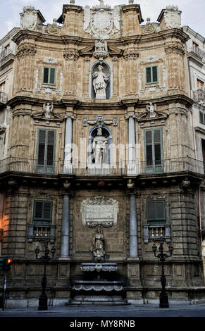 Ansicht der Quattro Canti, einem barocken Platz in Palermo, Italien. 2013. Stockfoto