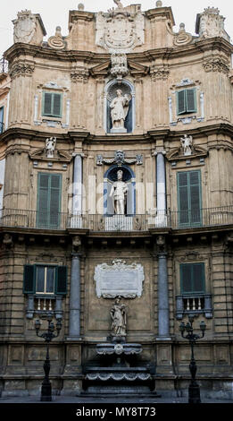 Ansicht der Quattro Canti, einem barocken Platz in Palermo, Italien. 2013. Stockfoto