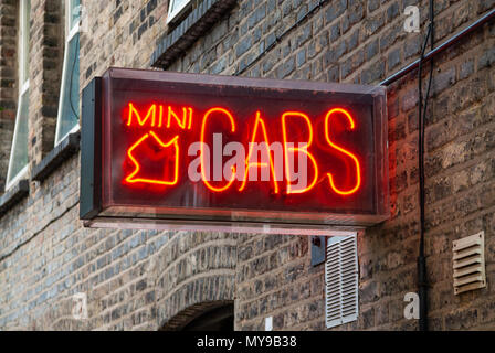 Mini cab Büro anmelden, London, UK Stockfoto