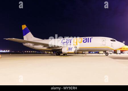 Stuttgart, Deutschland - 7. Februar 2018: Cargoair Boeing 737-300 SF Flugzeug am Flughafen Stuttgart (STR) in Deutschland. | Verwendung weltweit Stockfoto