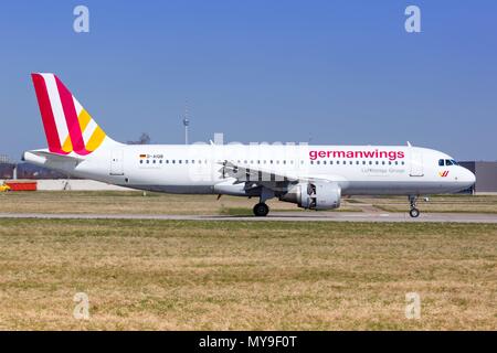 Stuttgart, Deutschland - 6. April 2018: Germanwings Airbus A320 Flugzeug am Flughafen Stuttgart (STR) in Deutschland. | Verwendung weltweit Stockfoto